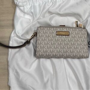 Michael Kors Jet Set Double Zip Smartphone Wristlet